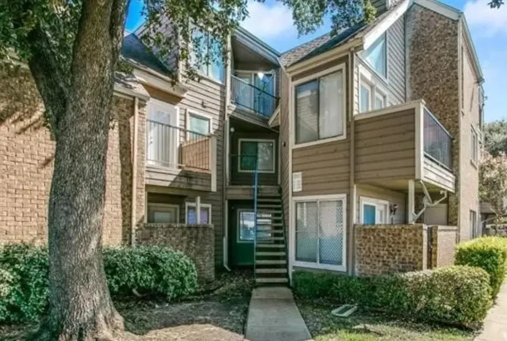9811 Walnut Street Dallas TX 75243
