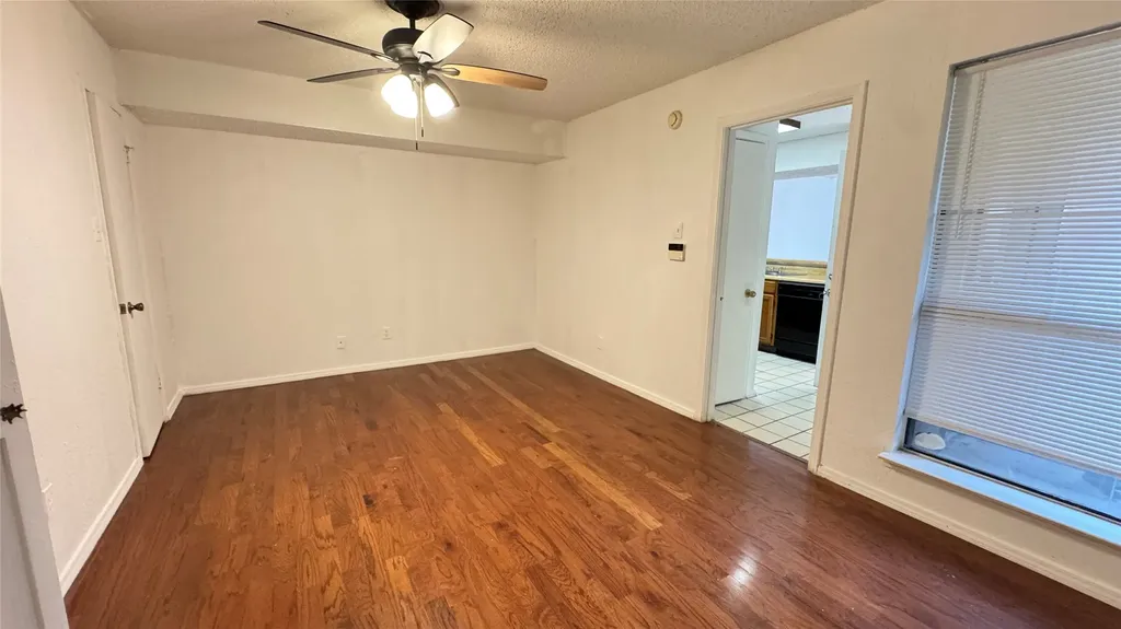 9811 Walnut Street Dallas TX 75243