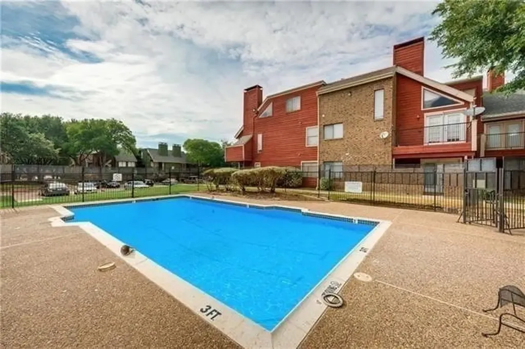 9811 Walnut Street Dallas TX 75243