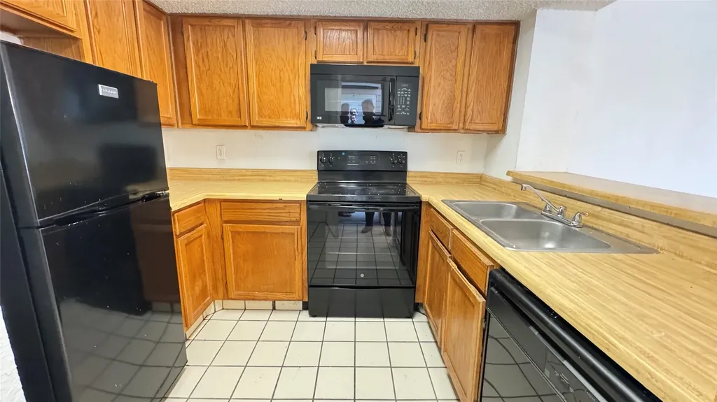 9811 Walnut Street Dallas TX 75243
