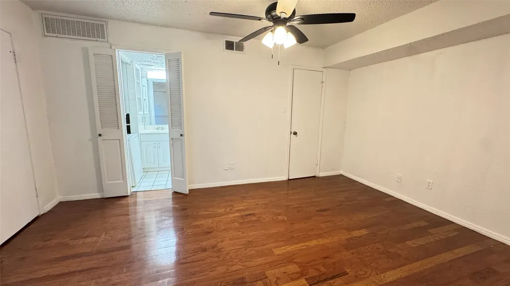 9811 Walnut Street Dallas TX 75243