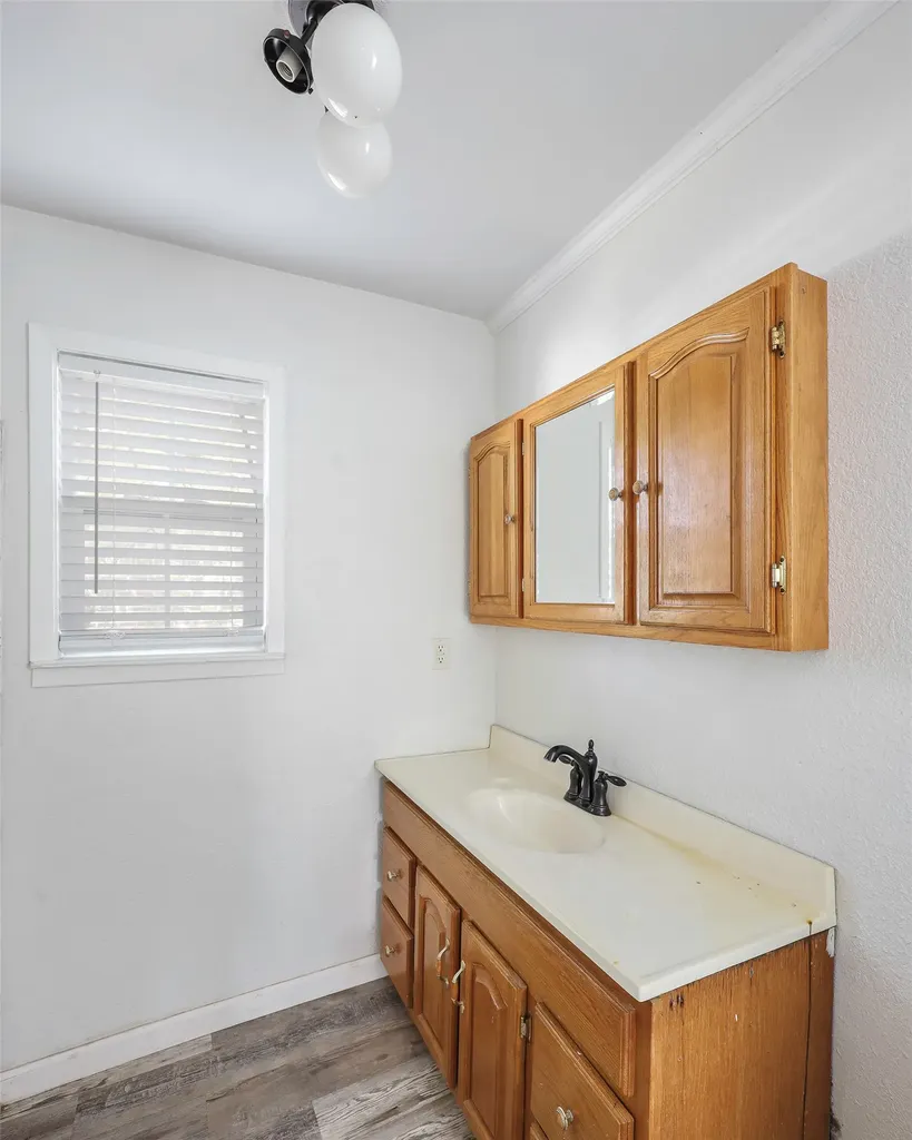 1130 W Day Street Denison TX 75020