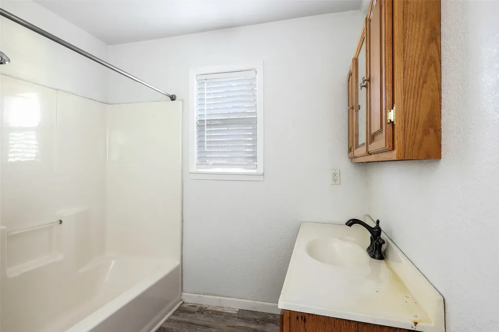 1130 W Day Street Denison TX 75020