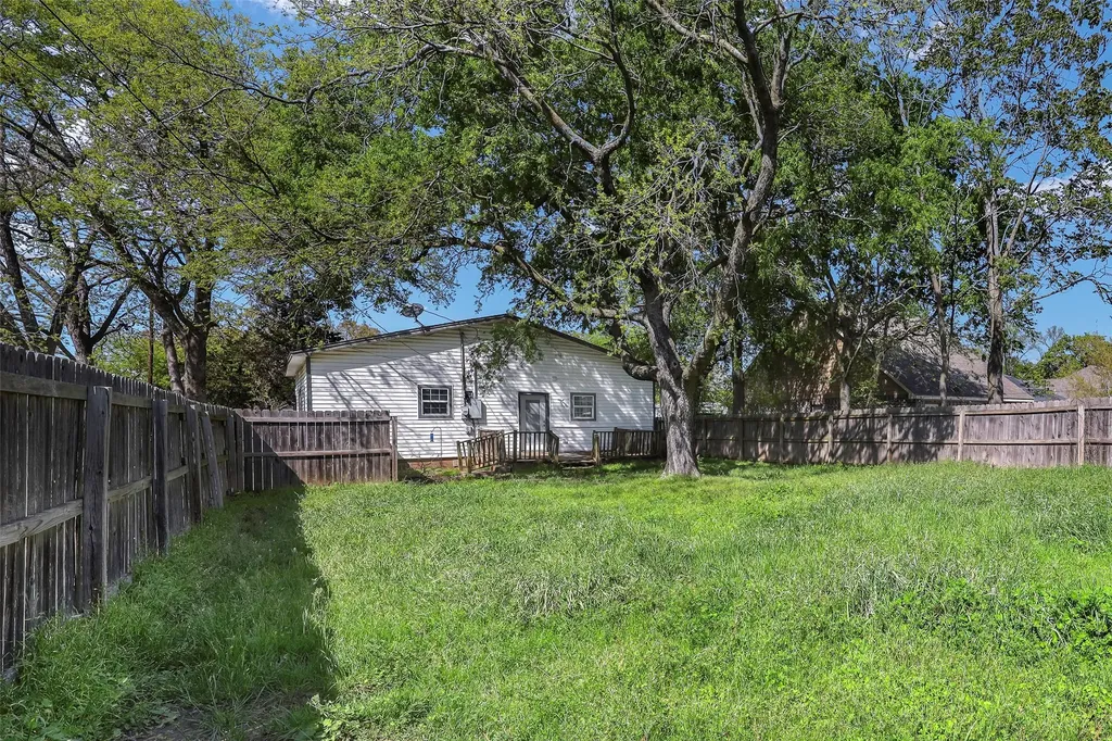 1130 W Day Street Denison TX 75020