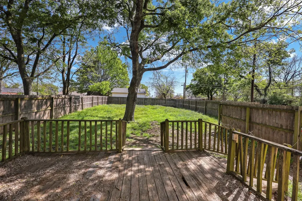 1130 W Day Street Denison TX 75020