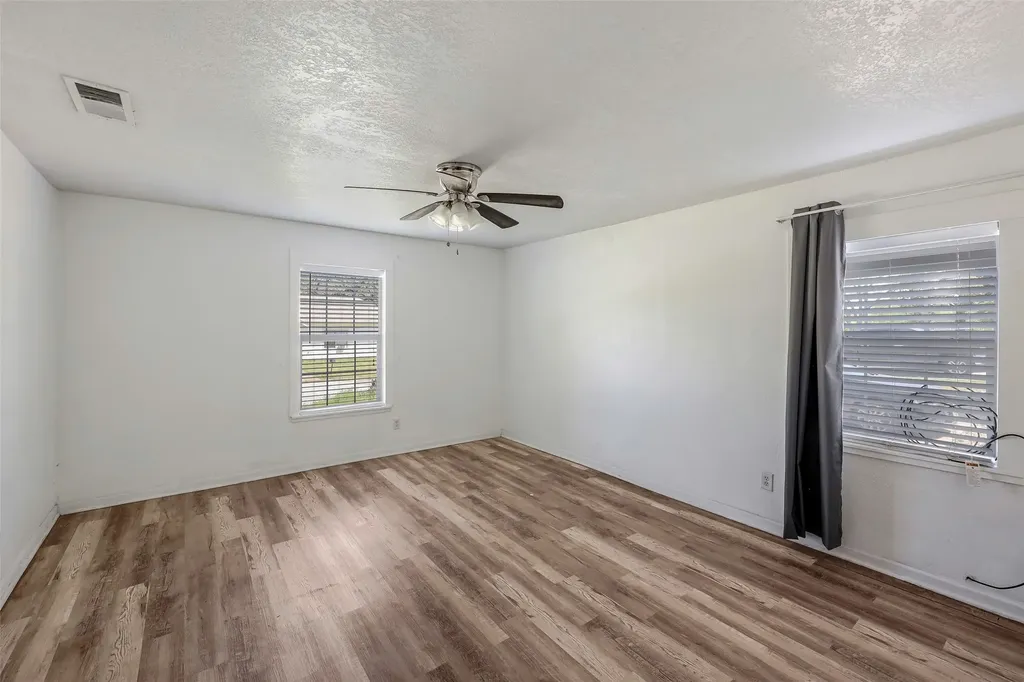 1130 W Day Street Denison TX 75020