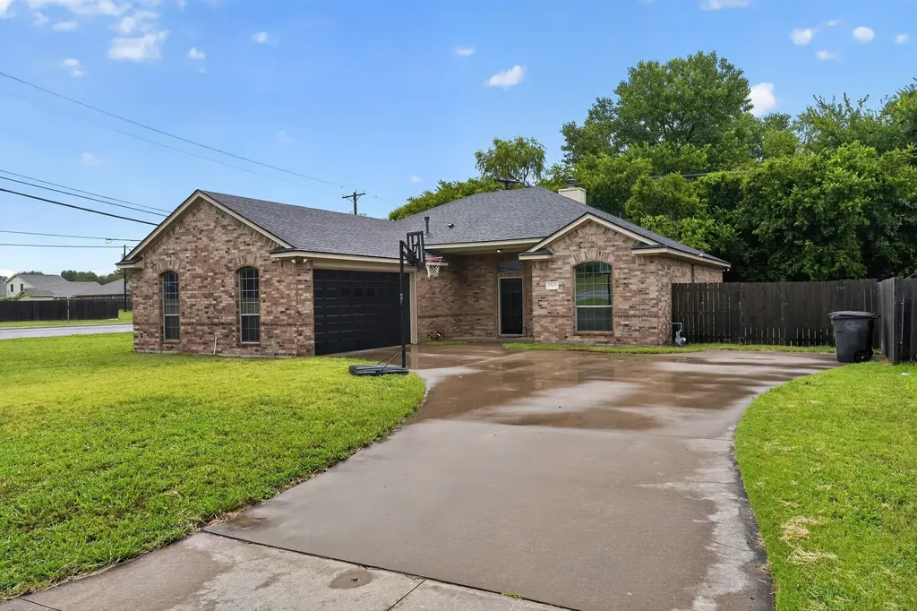 1301 Hyde Park Boulevard Cleburne TX 76033
