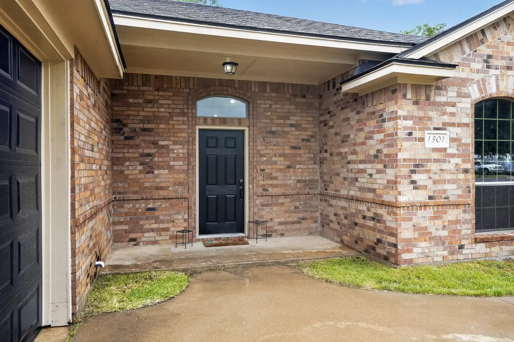 1301 Hyde Park Boulevard Cleburne TX 76033