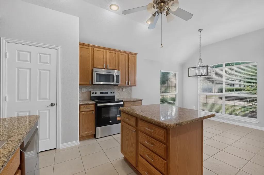 9704 Grandview Drive Denton TX 76207