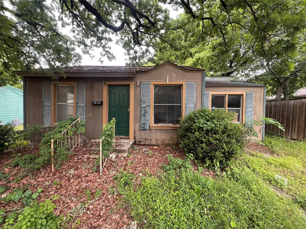 2925 Oakwood Street Haltom City TX 76117