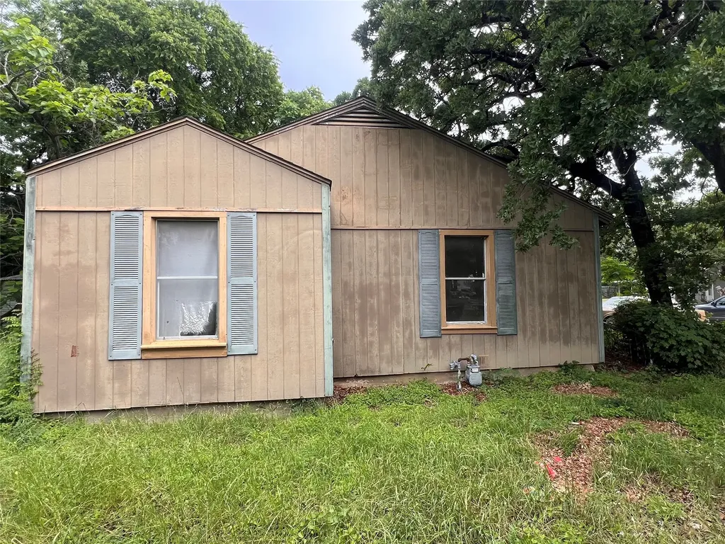 2925 Oakwood Street Haltom City TX 76117