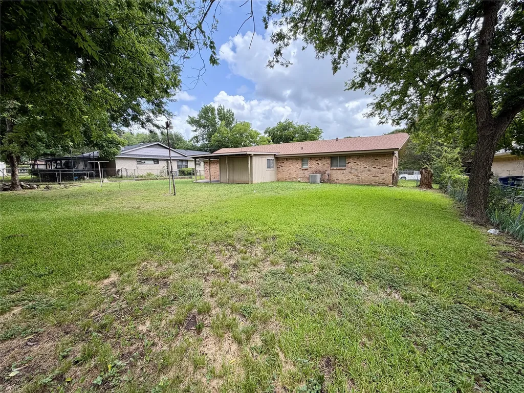 2411 Woodlawn Drive Ennis TX 75119