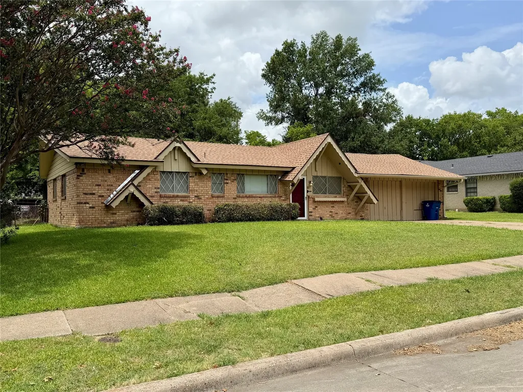 2411 Woodlawn Drive Ennis TX 75119