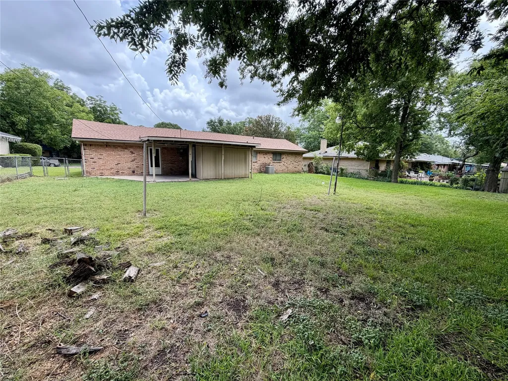 2411 Woodlawn Drive Ennis TX 75119