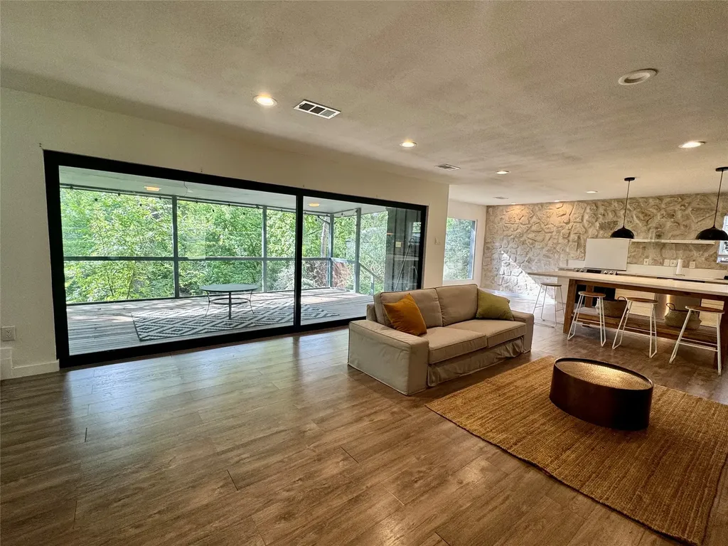 211 Mill Creek Drive Arlington TX 76010