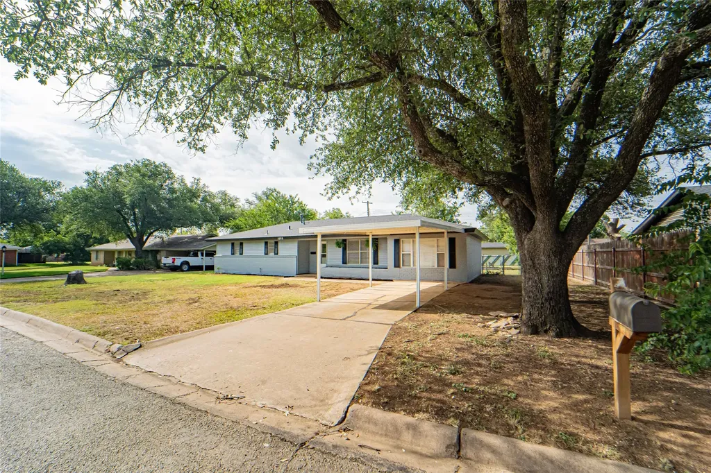 1505 Westridge Circle Breckenridge TX 76424