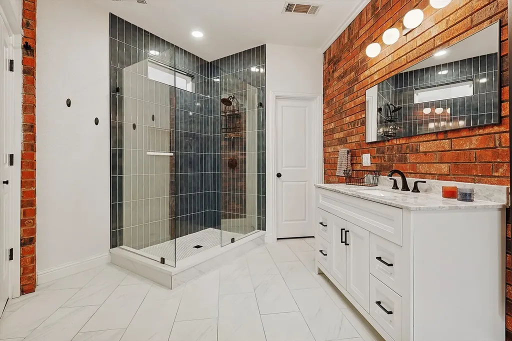 26 Horseshoe Drive Highland Village TX 75077