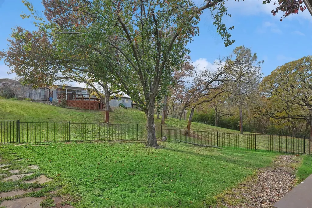 26 Horseshoe Drive Highland Village TX 75077