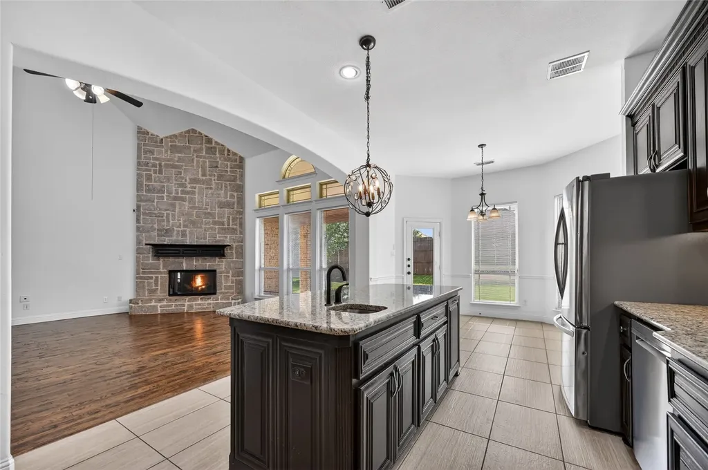 1009 Spinks Court Flower Mound TX 75028