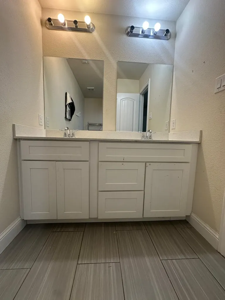 310 S Justin Avenue Dallas TX 75211