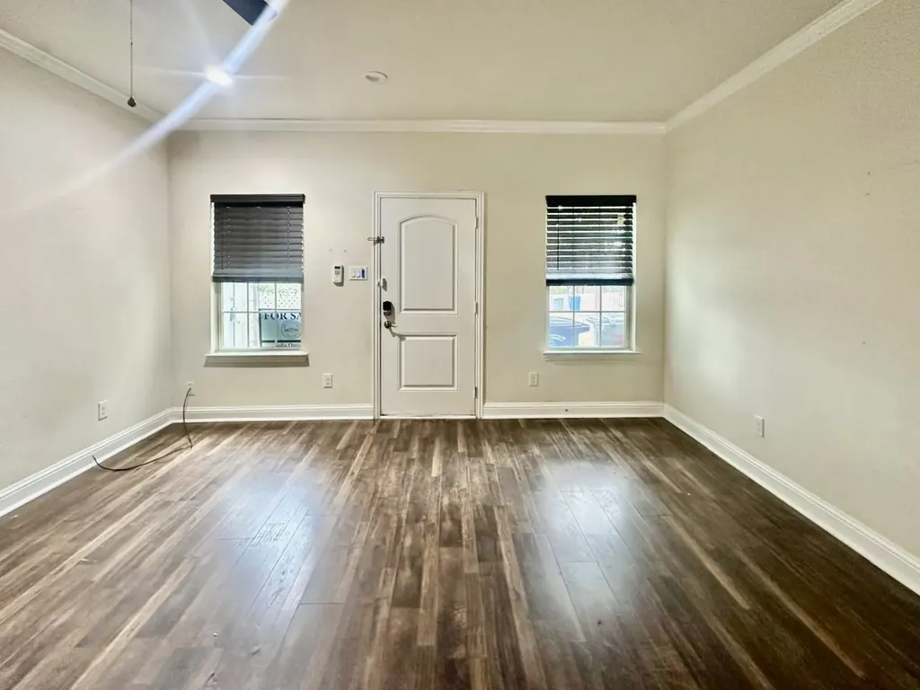 310 S Justin Avenue Dallas TX 75211