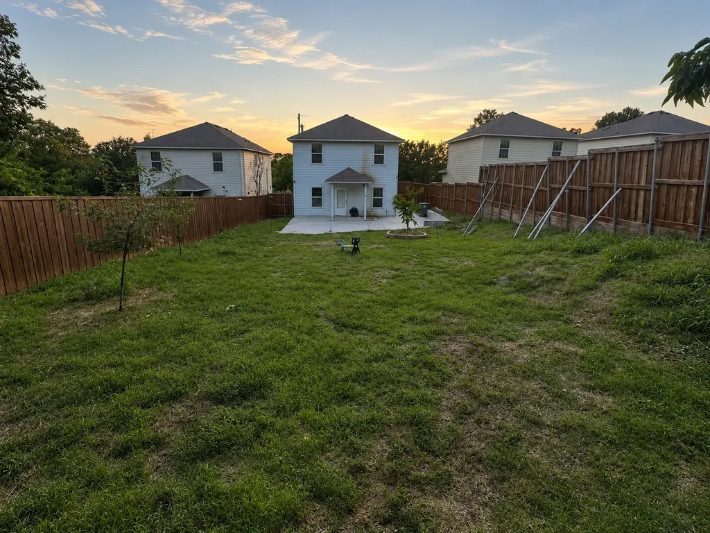 310 S Justin Avenue Dallas TX 75211