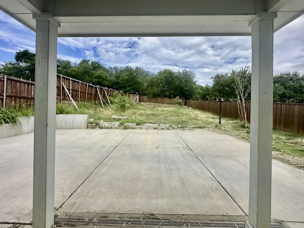 310 S Justin Avenue Dallas TX 75211