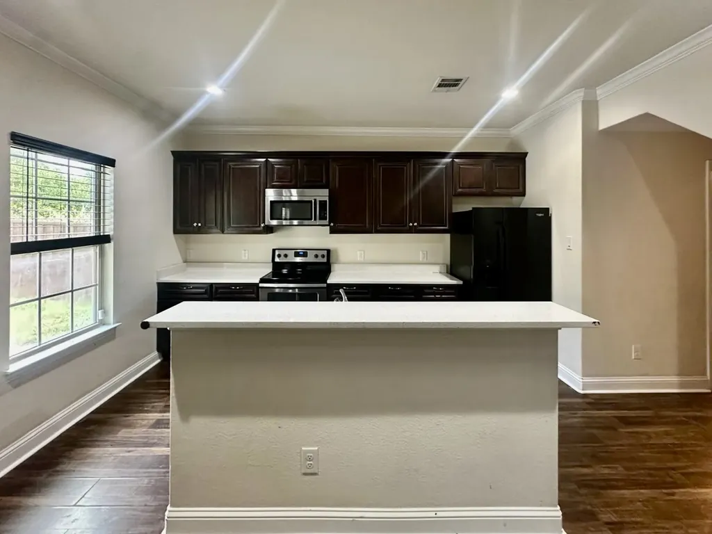 310 S Justin Avenue Dallas TX 75211