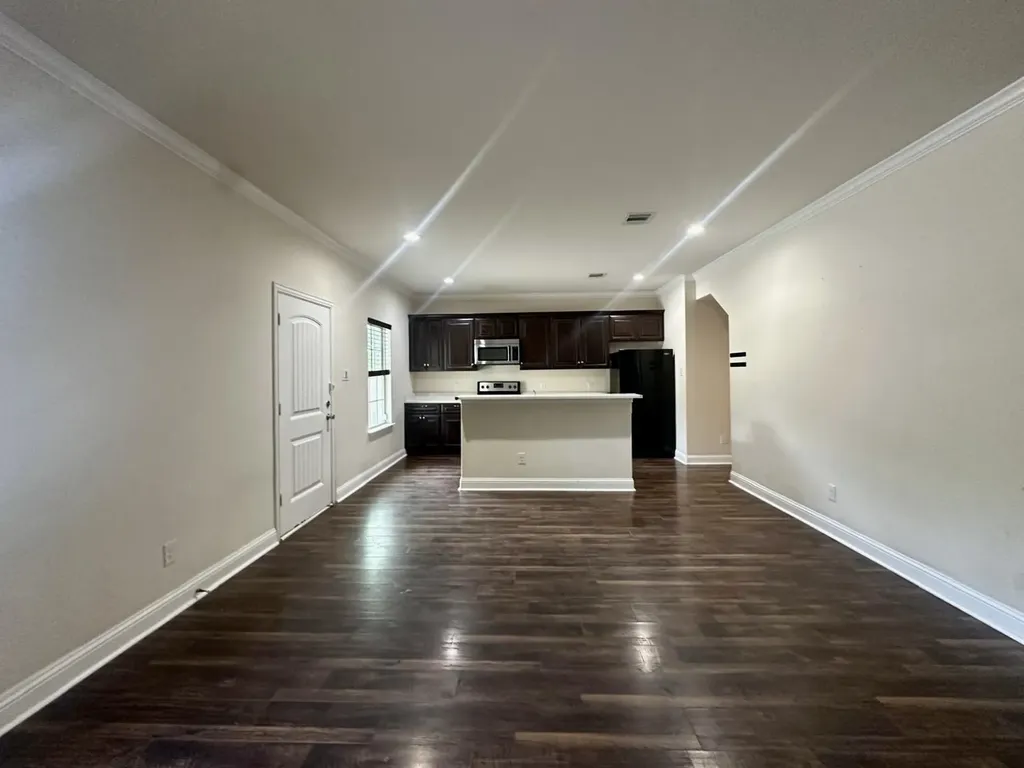 310 S Justin Avenue Dallas TX 75211