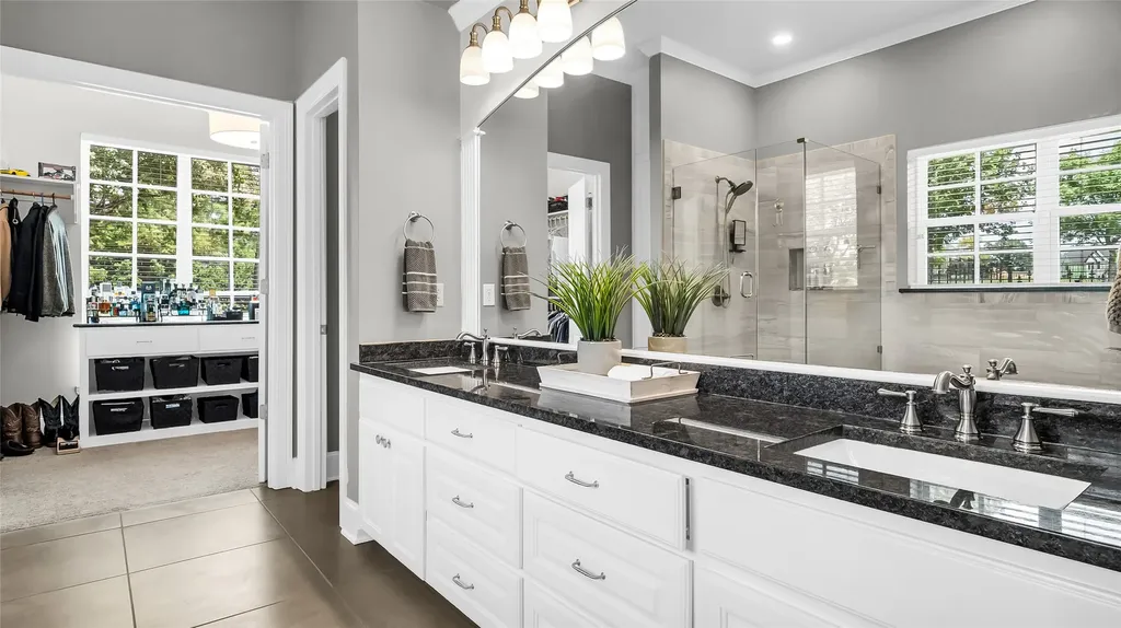 2506 Oakbrook Circle Sherman TX 75092