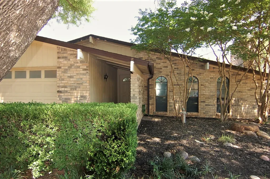 2619 Creekview Drive Arlington TX 76016