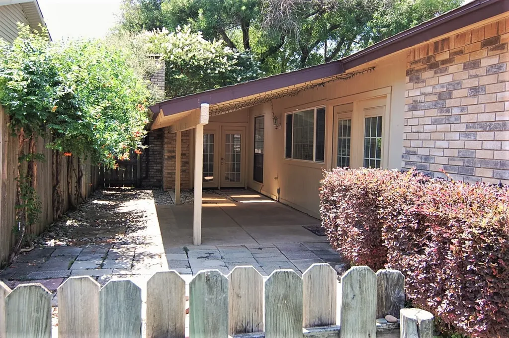 2619 Creekview Drive Arlington TX 76016