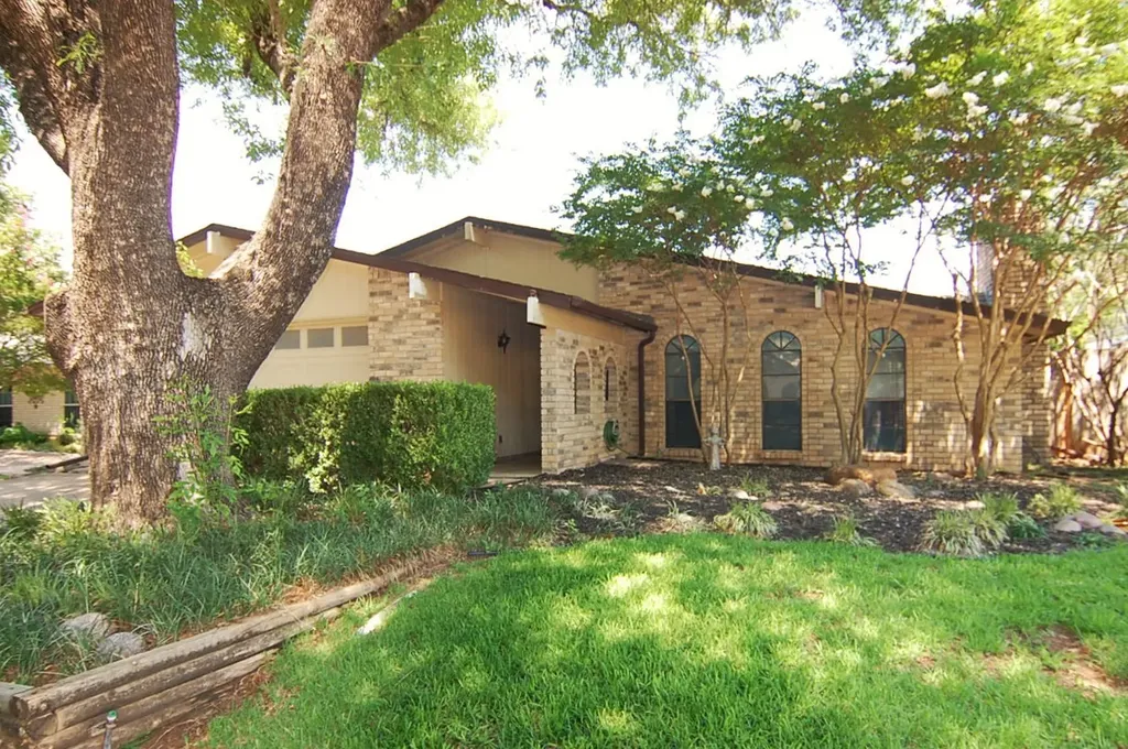 2619 Creekview Drive Arlington TX 76016
