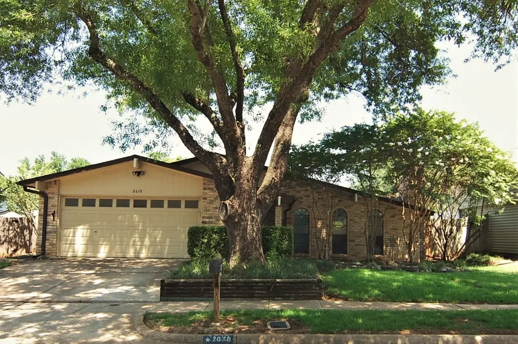 2619 Creekview Drive Arlington TX 76016