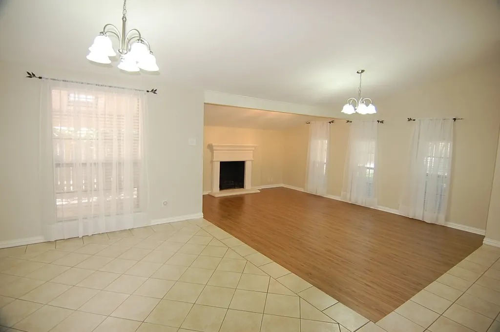 2619 Creekview Drive Arlington TX 76016
