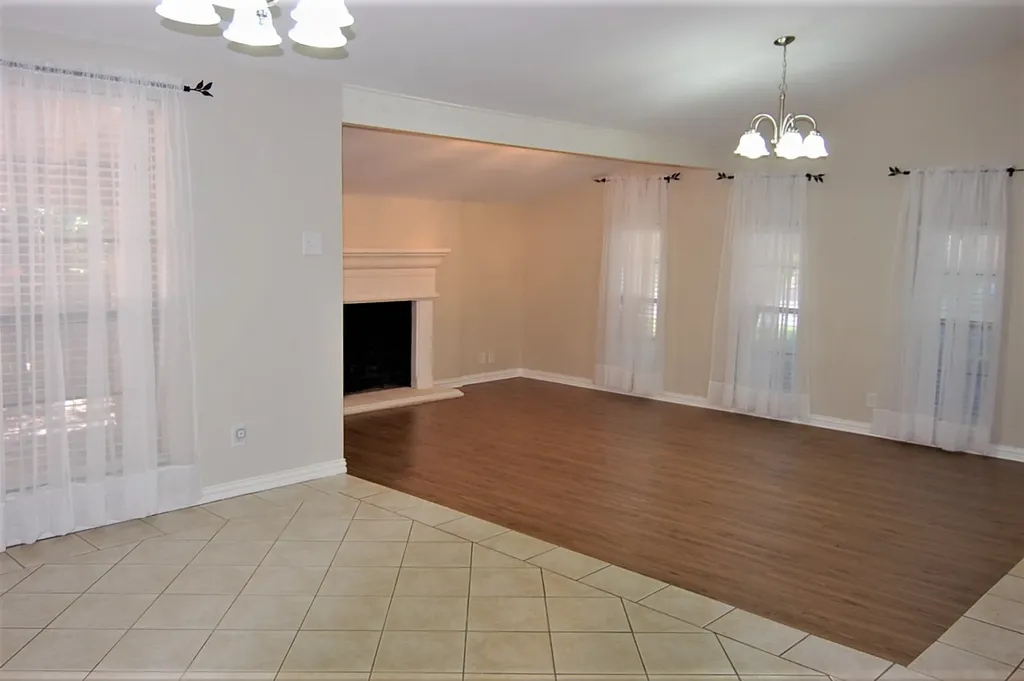 2619 Creekview Drive Arlington TX 76016