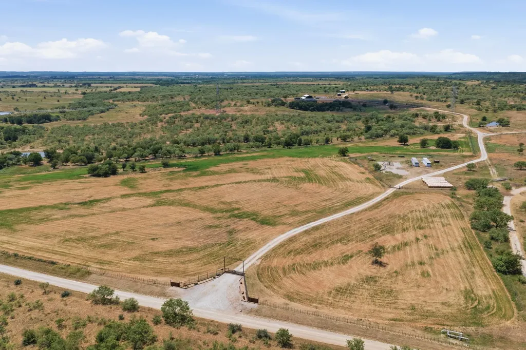 196 Story Road Perrin TX 76486