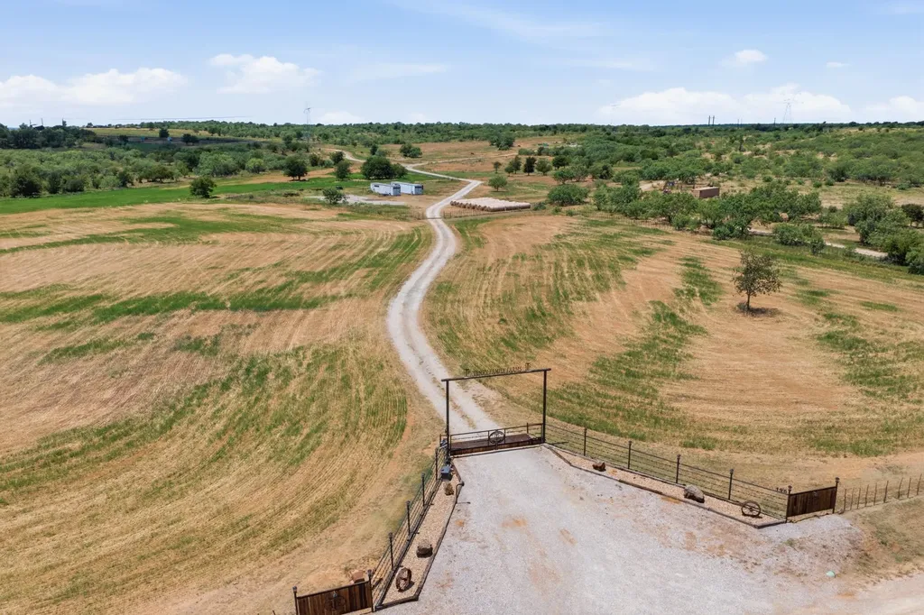 196 Story Road Perrin TX 76486