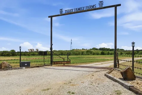 196 Story Road Perrin TX 76486