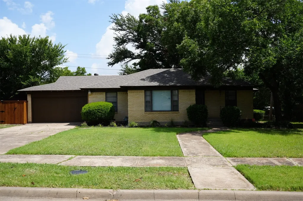 917 De Witt Circle Dallas TX 75224