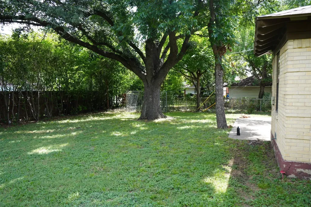 917 De Witt Circle Dallas TX 75224
