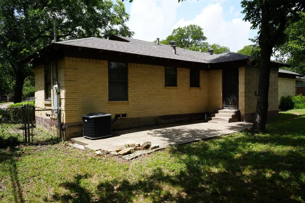 917 De Witt Circle Dallas TX 75224