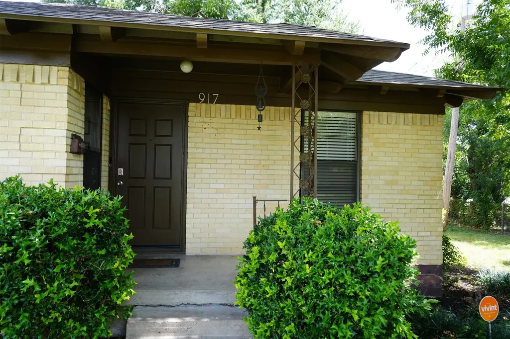 917 De Witt Circle Dallas TX 75224