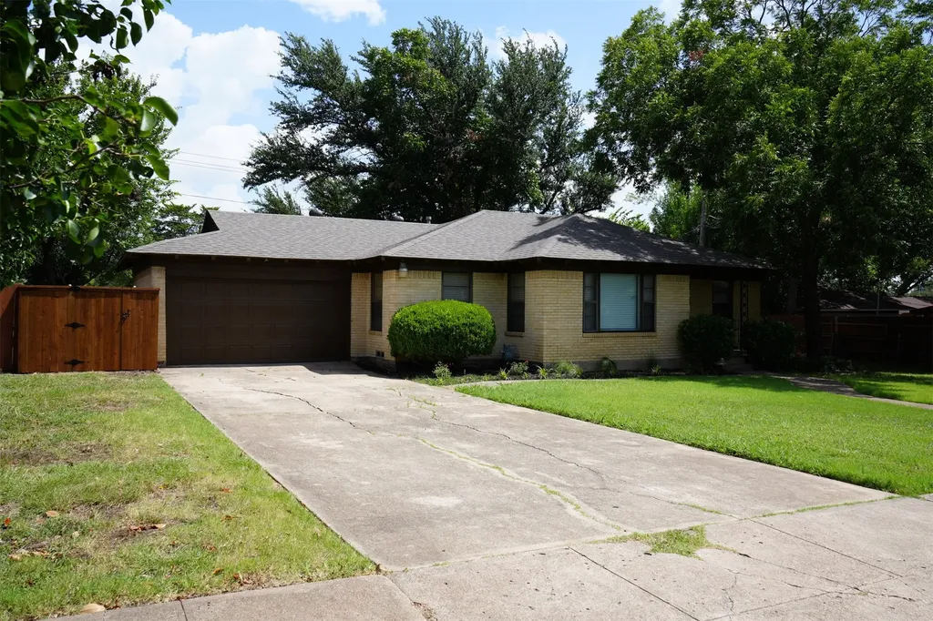 917 De Witt Circle Dallas TX 75224