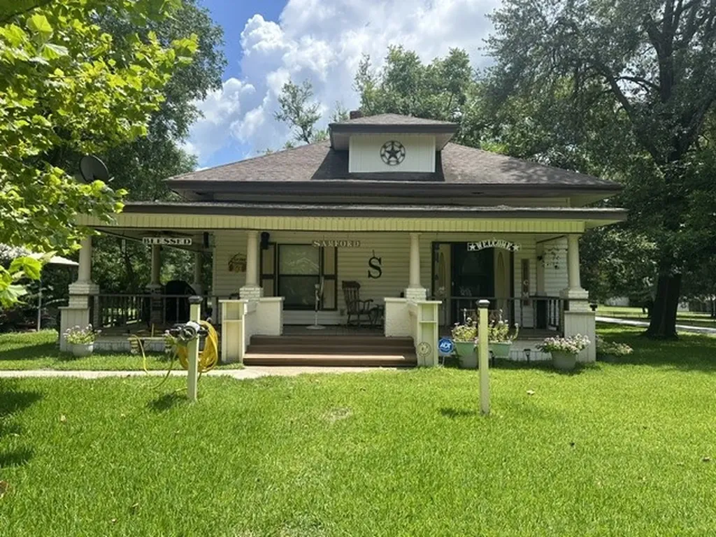 490 E Holley Alba TX 75410