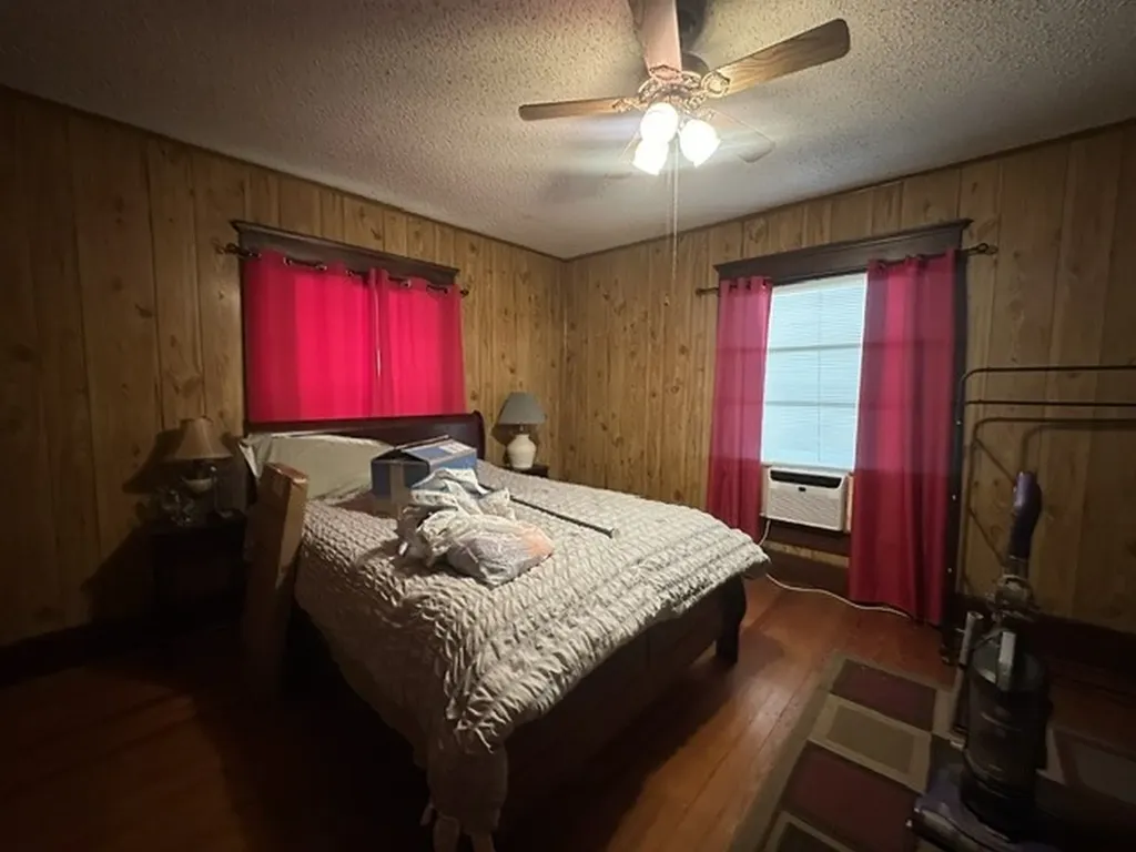 490 E Holley Alba TX 75410
