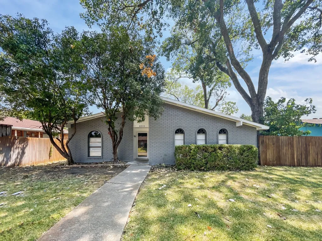 6210 Glenmoor Drive Garland TX 75043