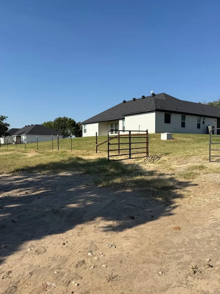 401 Old Authon Weatherford TX 76088
