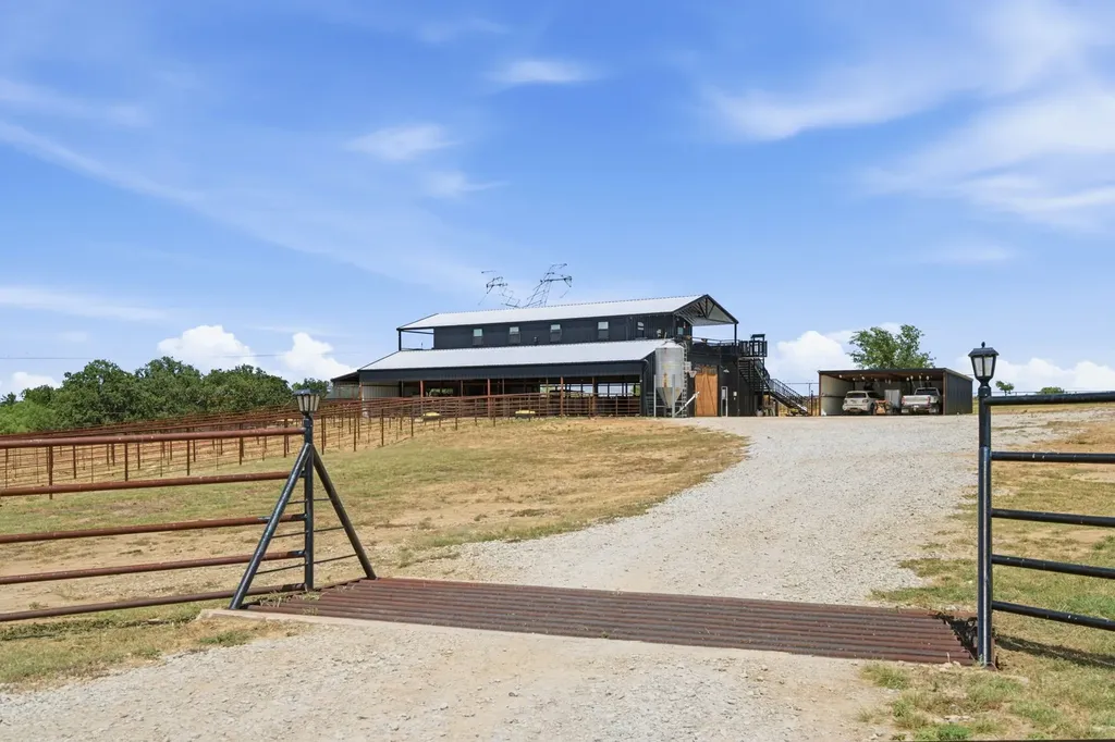 196 Story Road Perrin TX 76486
