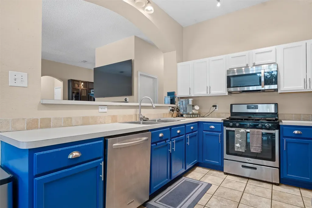 403 Creek Point Lane Arlington TX 76002